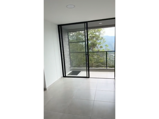 Apartamento de 2 alcobas en venta en Escobero, Envigado, 75 m² · foto 3 de 14