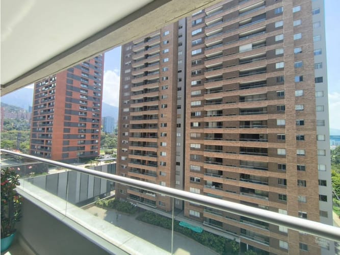 Apartamento de 3 alcobas en arriendo en El Poblado, Medellín, 104 m² · foto 8 de 21