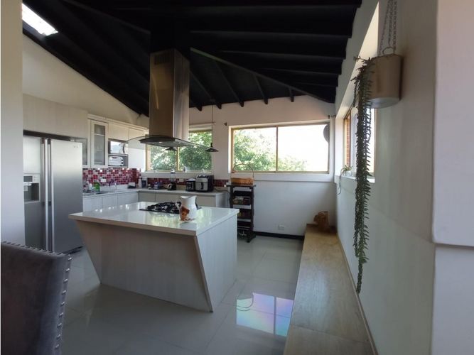 Apartamento de 4 alcobas en venta en La Florida, Medellín, 217 m² · foto 3 de 24