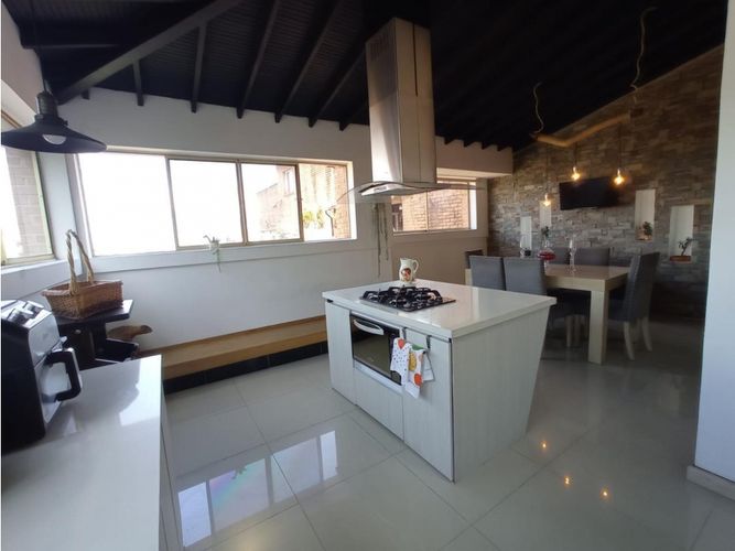 Apartamento de 4 alcobas en venta en La Florida, Medellín, 217 m² · foto 4 de 24