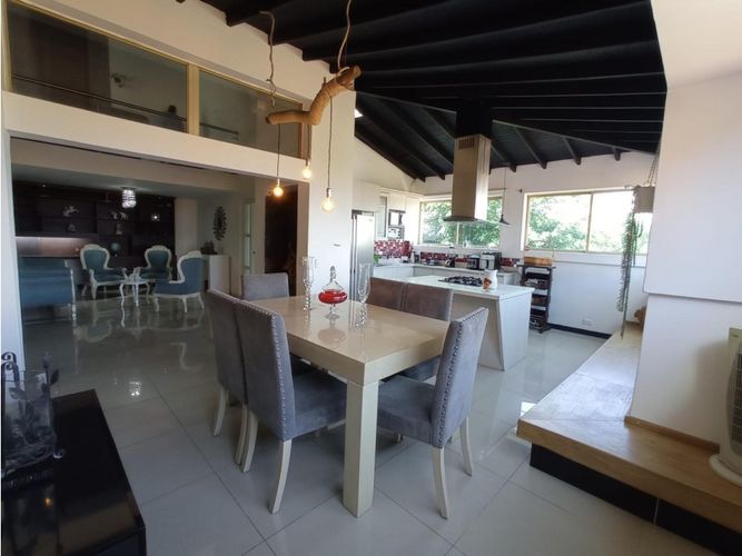 Apartamento de 4 alcobas en venta en La Florida, Medellín, 217 m² · foto 5 de 24