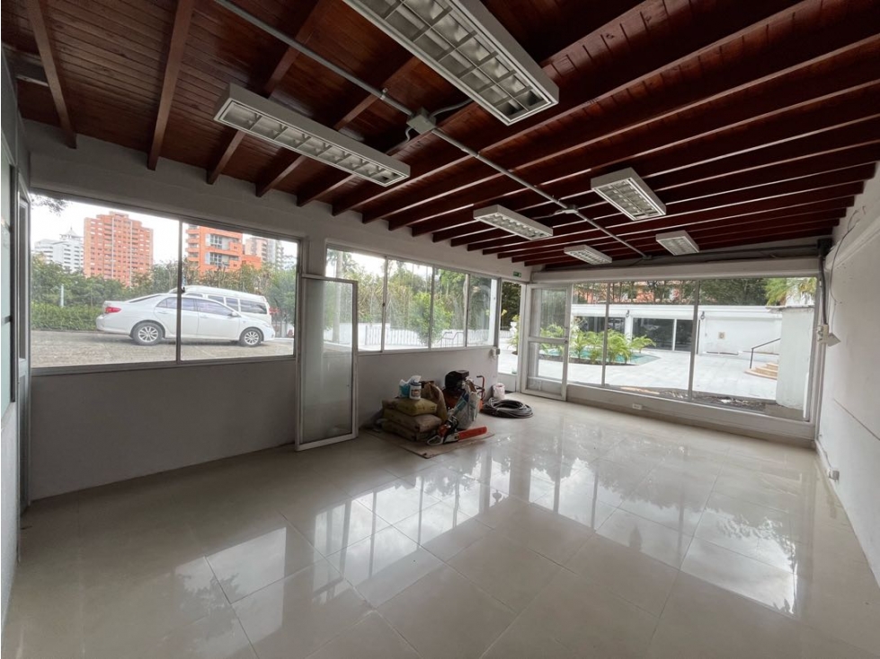 Casa en arriendo en El Poblado, Medellín · foto 3 de 24