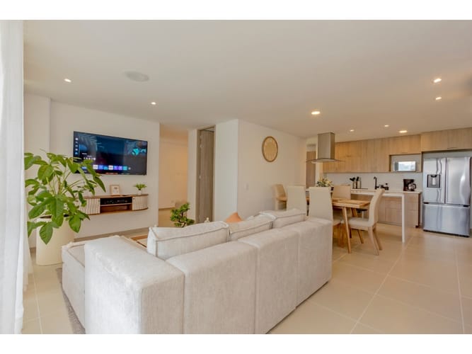 Apartamento de 3 alcobas en arriendo en El Porvenir, Medellín, 100 m² · foto 2 de 19