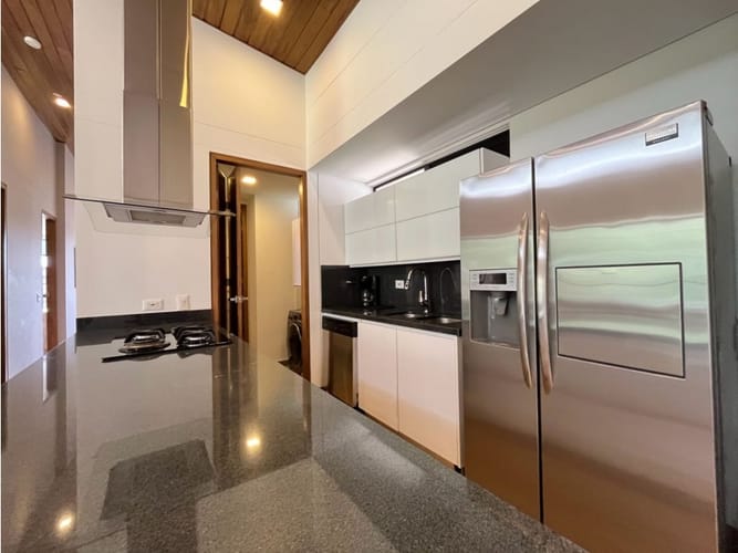 Apartamento de 2 alcobas en arriendo en Llano Grande, Rionegro, 137 m² · foto 2 de 21