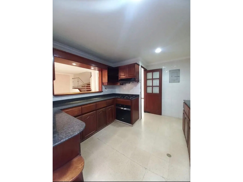 Casa en arriendo en Loma Del Esmeraldal, Medellín · foto 2 de 9