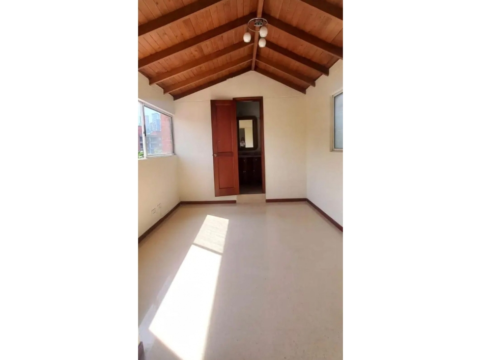 Casa en arriendo en Loma Del Esmeraldal, Medellín · foto 4 de 9