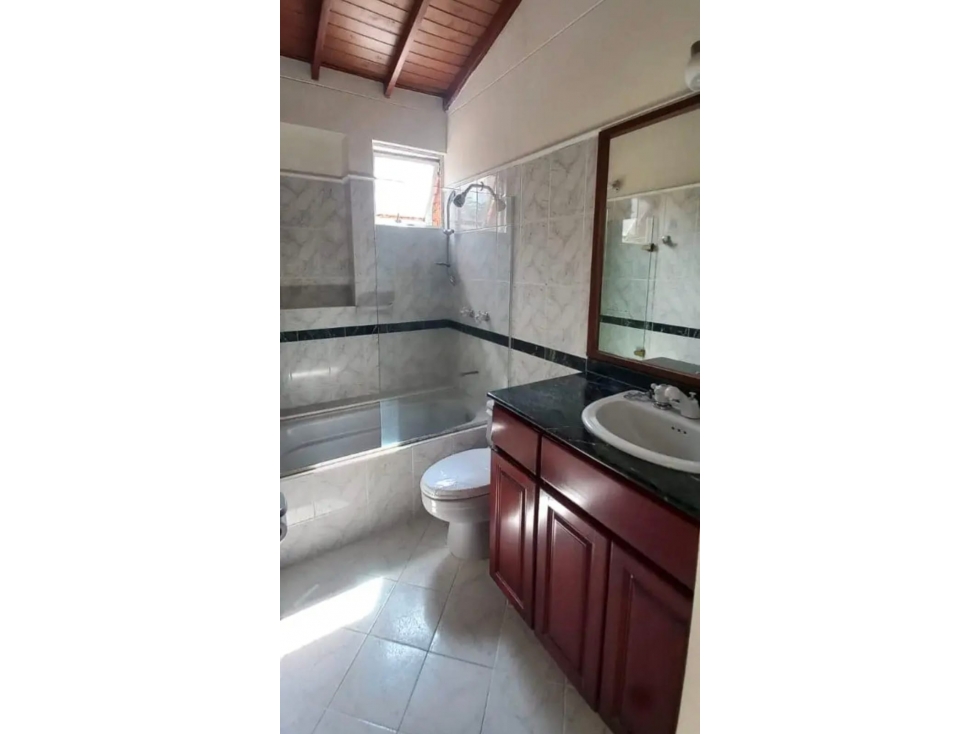Casa en arriendo en Loma Del Esmeraldal, Medellín · foto 7 de 9