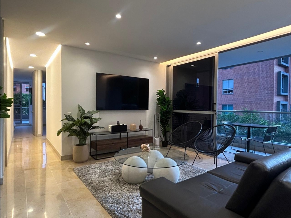 Apartamento en arriendo en El Poblado, Medellín · foto 3 de 18