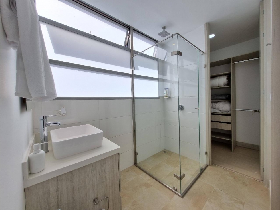 Apartamento en arriendo en El Poblado, Medellín · foto 8 de 18