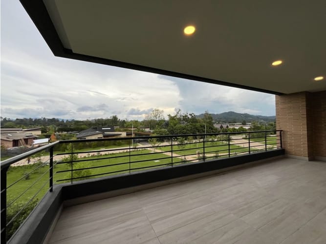 Apartamento de 3 alcobas en arriendo en Llano Grande, Rionegro, 148 m² · foto 2 de 14