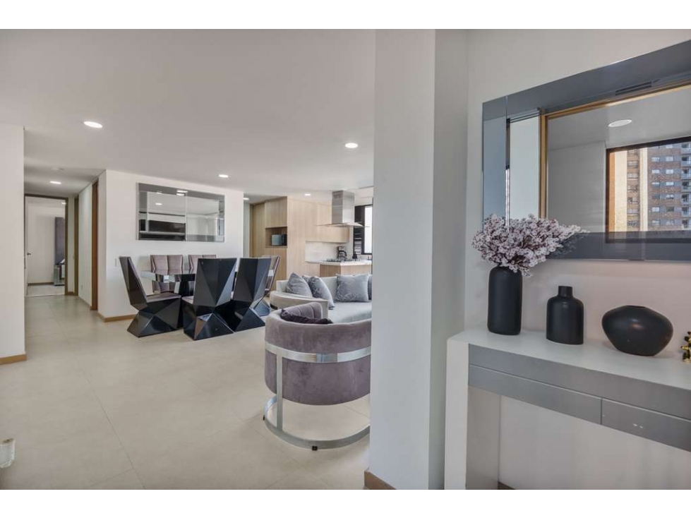Apartamento en arriendo en El Poblado, Medellín · foto 2 de 24