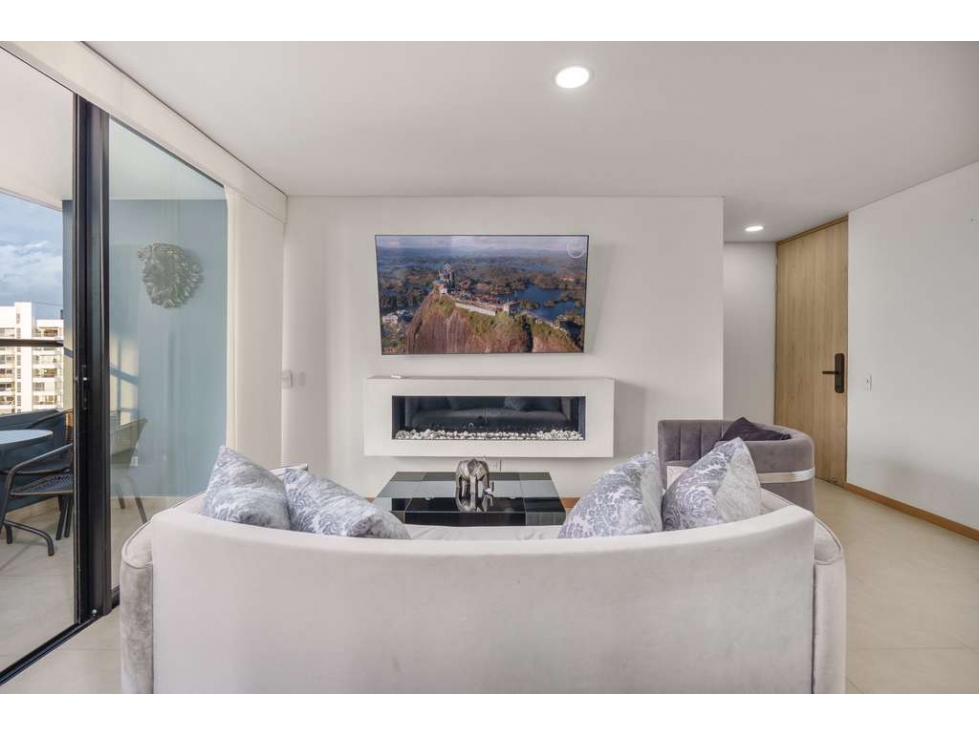 Apartamento en arriendo en El Poblado, Medellín · foto 7 de 24