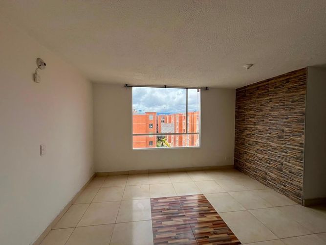 Apartamento de 3 alcobas en venta en Cr. El Triunfo Et. Iv, Soacha, 54 m² · foto 2 de 14