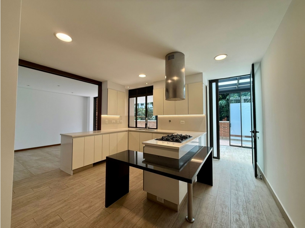 Apartamento en arriendo en El Poblado, Medellín · foto 2 de 24