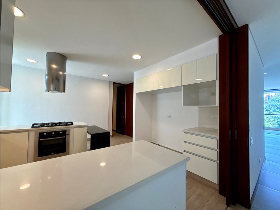 Apartamento en arriendo en El Poblado, Medellín · foto 4 de 24