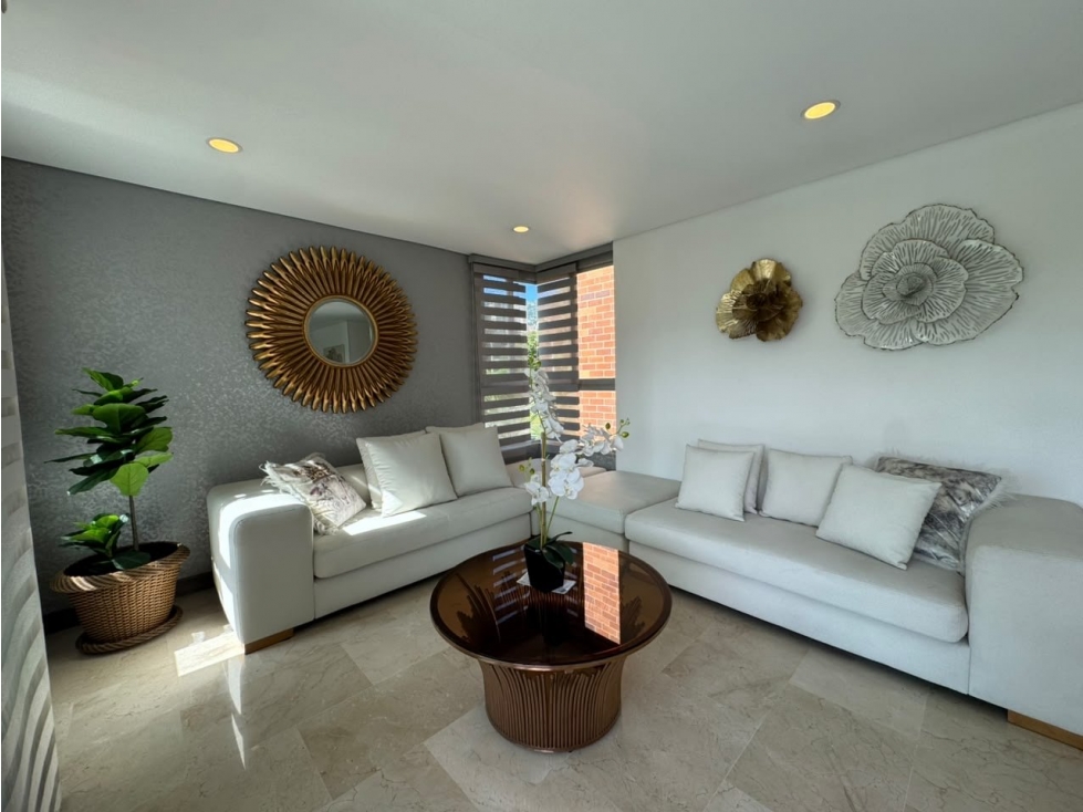 Apartamento en arriendo en El Poblado, Medellín · foto 3 de 23