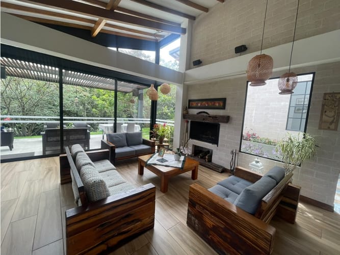 Casa de 3 alcobas en arriendo en Guarne, 238 m² · foto 3 de 19