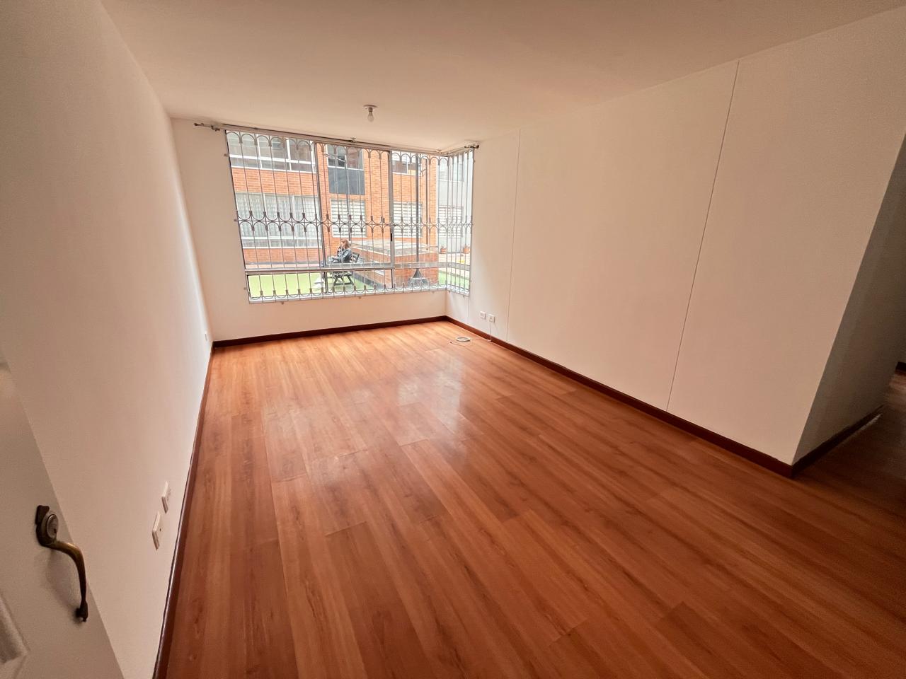 Apartamento en venta en Pinar De Suba, Bogotá · foto 2 de 19