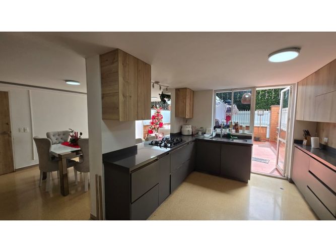 Apartamento de 3 alcobas en arriendo en Los Naranjos, Medellín, 136 m² · foto 4 de 22