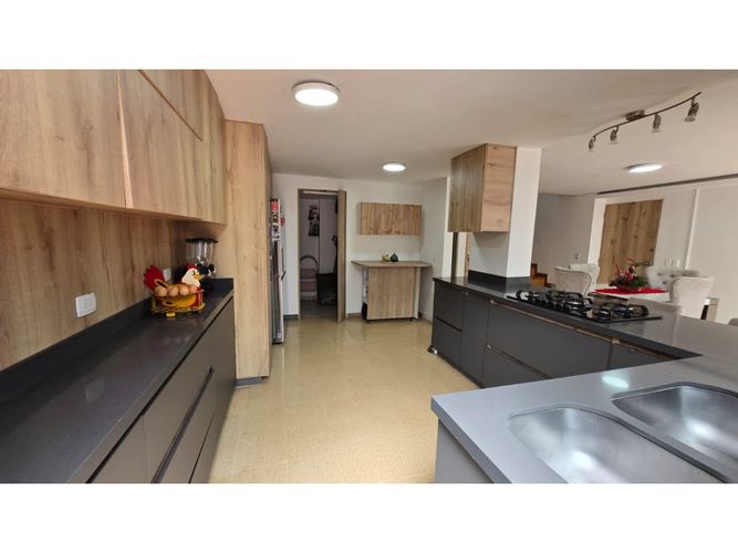 Apartamento de 3 alcobas en arriendo en Los Naranjos, Medellín, 136 m² · foto 6 de 22
