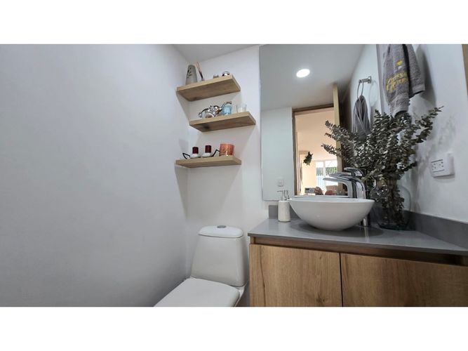 Apartamento de 3 alcobas en arriendo en Los Naranjos, Medellín, 136 m² · foto 16 de 22