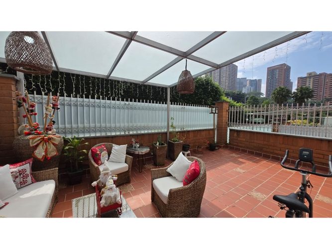 Apartamento de 3 alcobas en arriendo en Los Naranjos, Medellín, 136 m² · foto 19 de 22