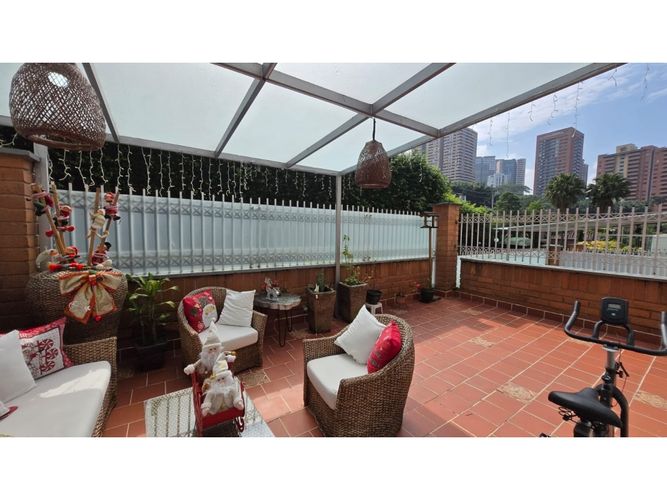 Apartamento de 3 alcobas en arriendo en Los Naranjos, Medellín, 136 m² · foto 21 de 22