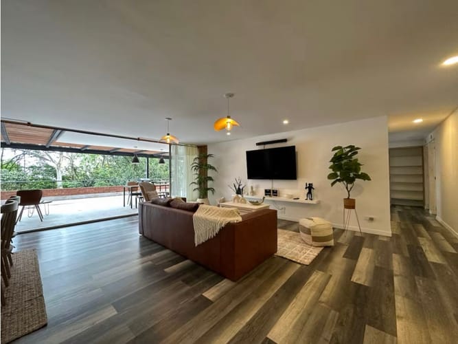 Apartamento de 4 alcobas en arriendo en El Poblado, Medellín, 257 m² · foto 2 de 14