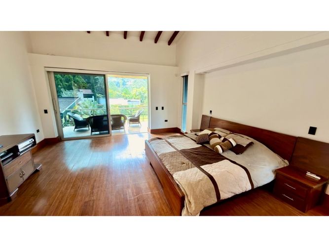 Casa de 4 alcobas en arriendo en Loma Benedictinos, Envigado, 660 m² · foto 8 de 24