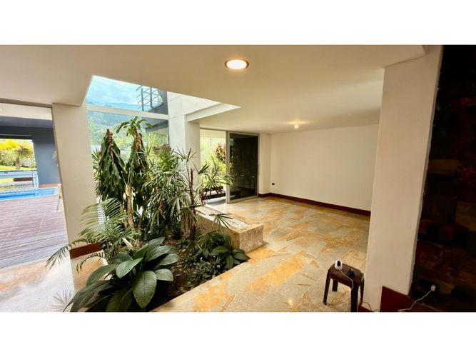 Casa de 4 alcobas en arriendo en Loma Benedictinos, Envigado, 660 m² · foto 9 de 24