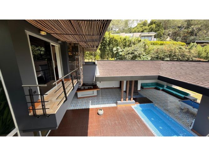 Casa de 4 alcobas en arriendo en Loma Benedictinos, Envigado, 660 m² · foto 11 de 24
