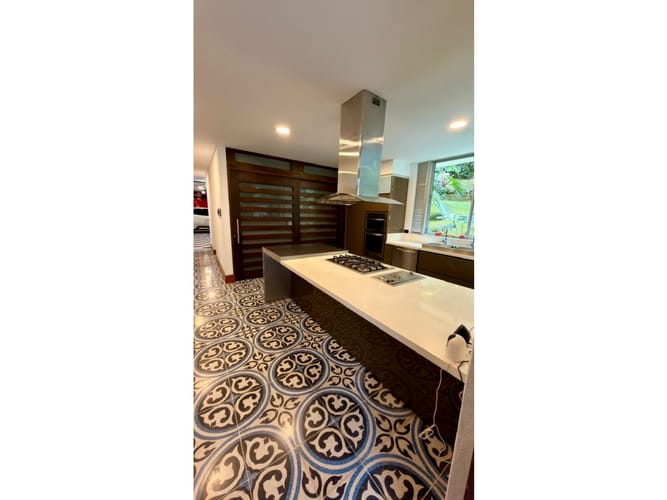 Casa de 4 alcobas en arriendo en Loma Benedictinos, Envigado, 660 m² · foto 17 de 24