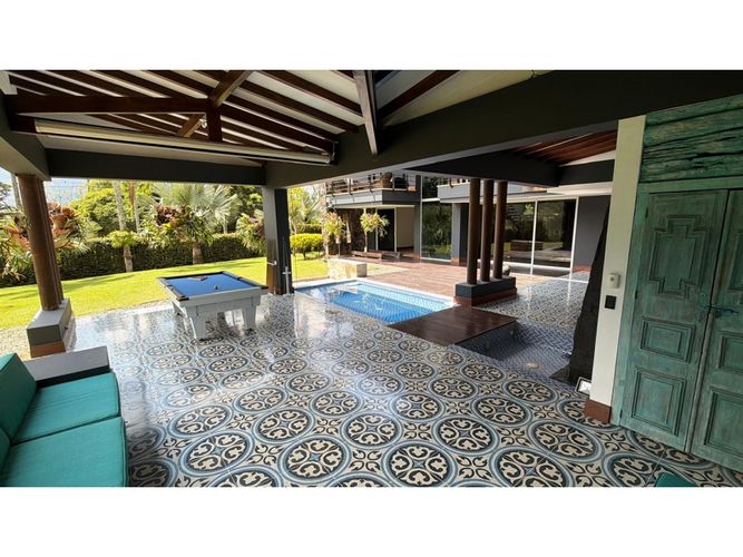 Casa de 4 alcobas en arriendo en Loma Benedictinos, Envigado, 660 m² · foto 19 de 24