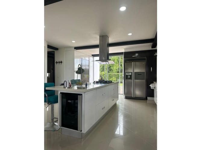 Casa de 6 alcobas en arriendo en Bellavista, Guarne, 350 m² · foto 2 de 21