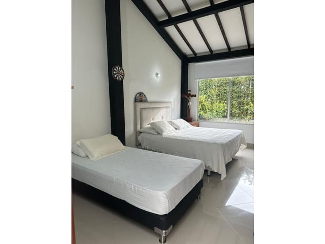 Casa de 6 alcobas en arriendo en Bellavista, Guarne, 350 m² · foto 13 de 21