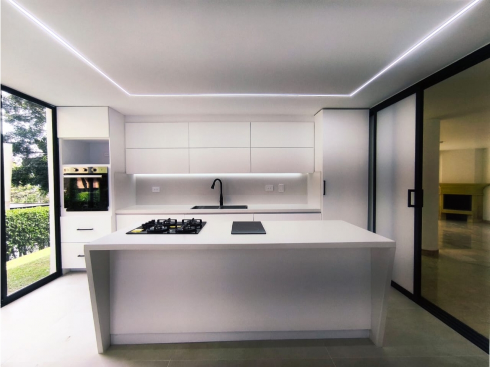 Apartamento en arriendo en El Poblado, Medellín · foto 4 de 24