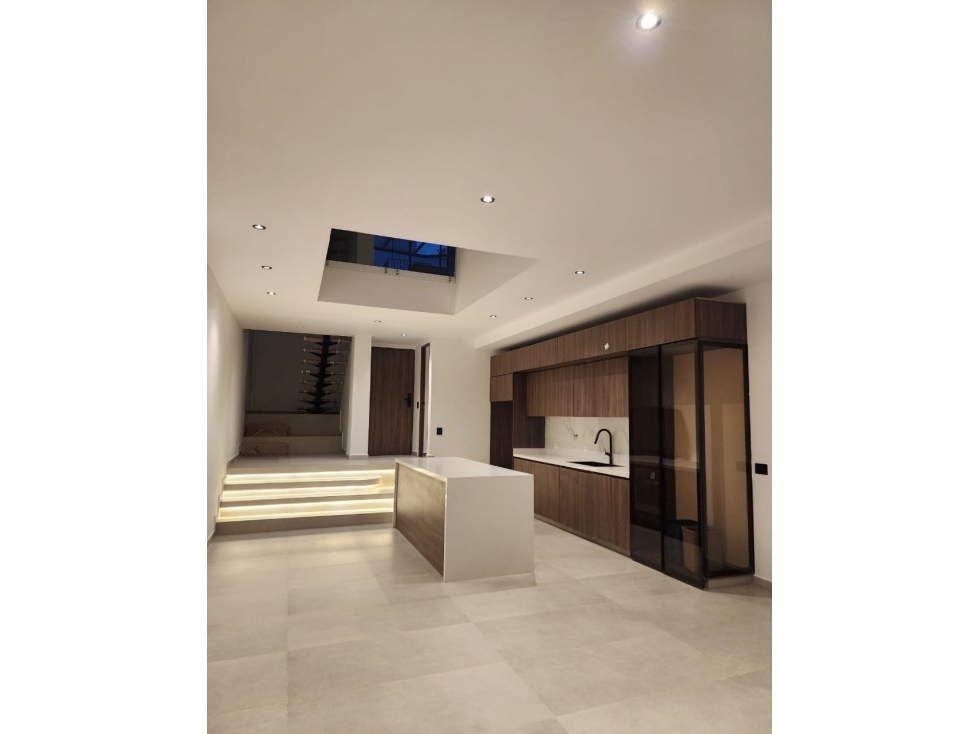 Casa en arriendo en El Poblado, Medellín · foto 3 de 19