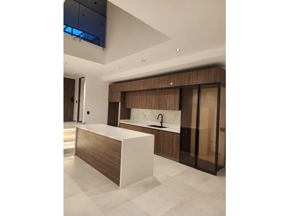 Casa en arriendo en El Poblado, Medellín · foto 4 de 19