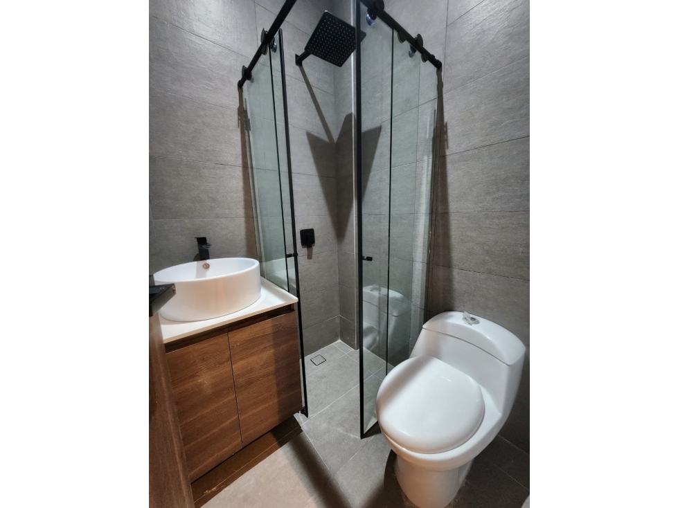 Casa en arriendo en El Poblado, Medellín · foto 9 de 19