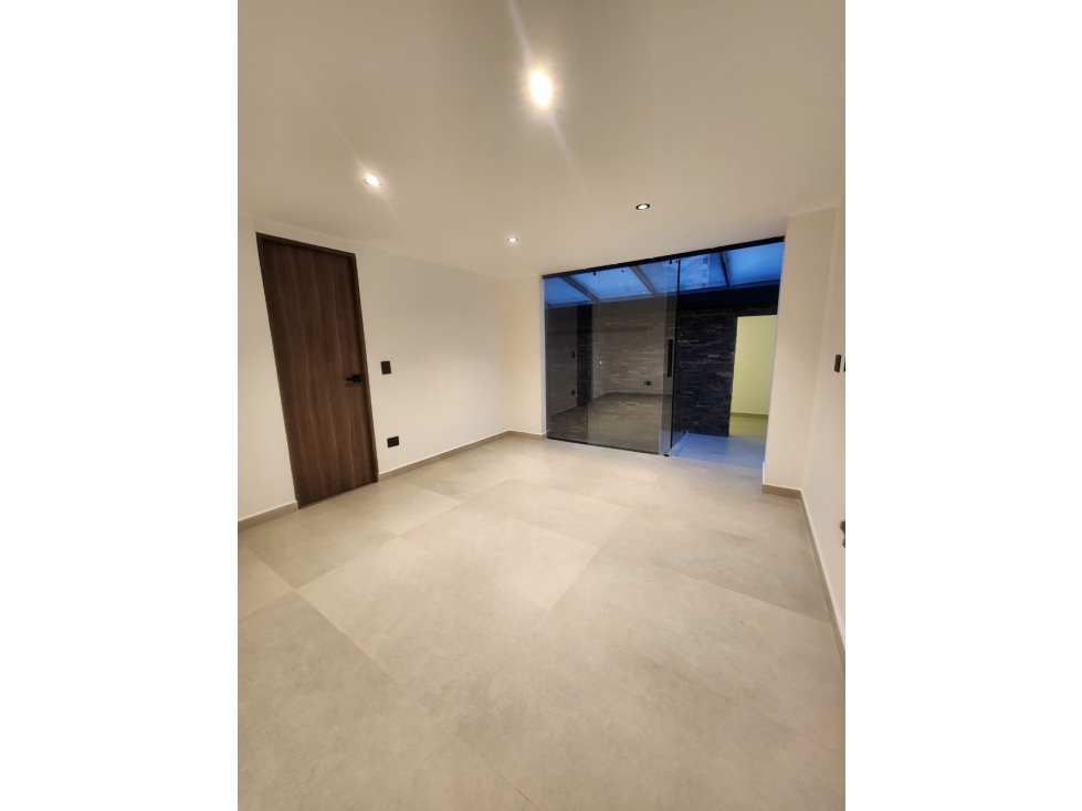 Casa en arriendo en El Poblado, Medellín · foto 10 de 19