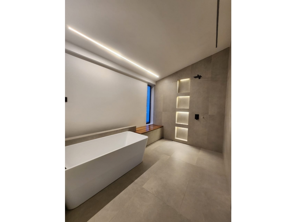 Casa en arriendo en El Poblado, Medellín · foto 11 de 19