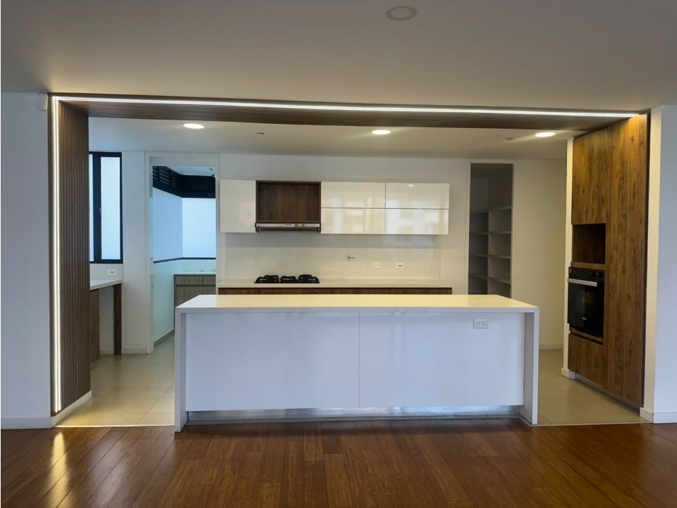 Apartamento en Arriendo en El Poblado, Medellín en Oviedo