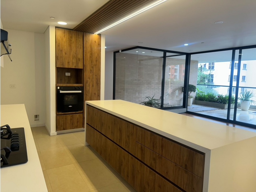 Apartamento en arriendo en El Poblado, Medellín · foto 5 de 24