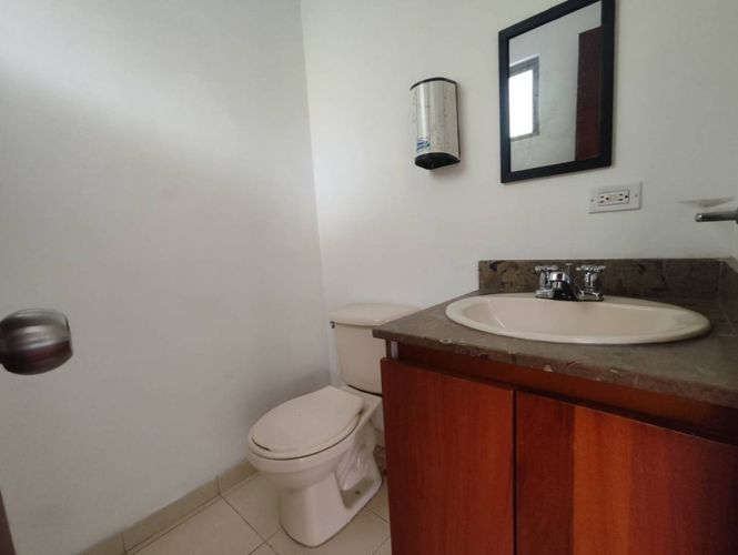 Oficina en arriendo en Altos Del Poblado, Medellín, 54 m² · foto 9 de 11