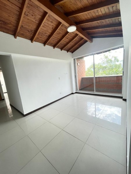 Apartamento en venta en Loma De Los Bernal, Medellín · foto 3 de 22