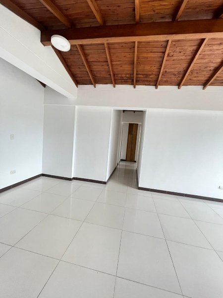 Apartamento en venta en Loma De Los Bernal, Medellín · foto 8 de 22