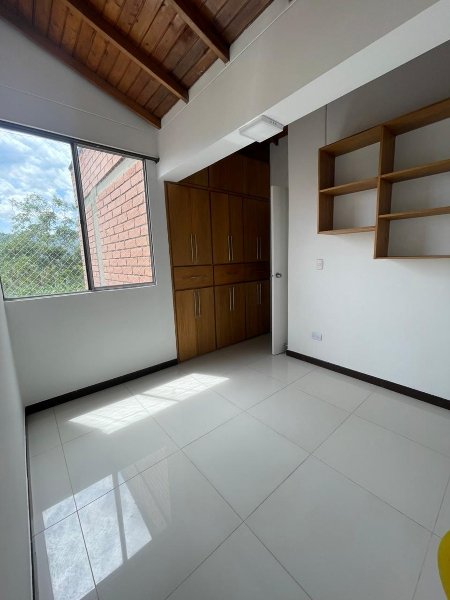 Apartamento en venta en Loma De Los Bernal, Medellín · foto 11 de 22