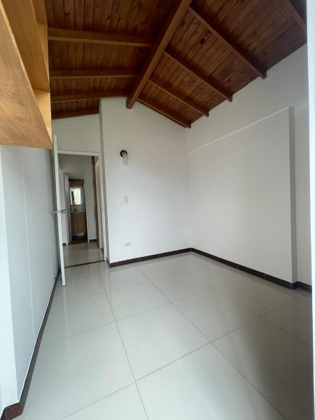 Apartamento en venta en Loma De Los Bernal, Medellín · foto 13 de 22