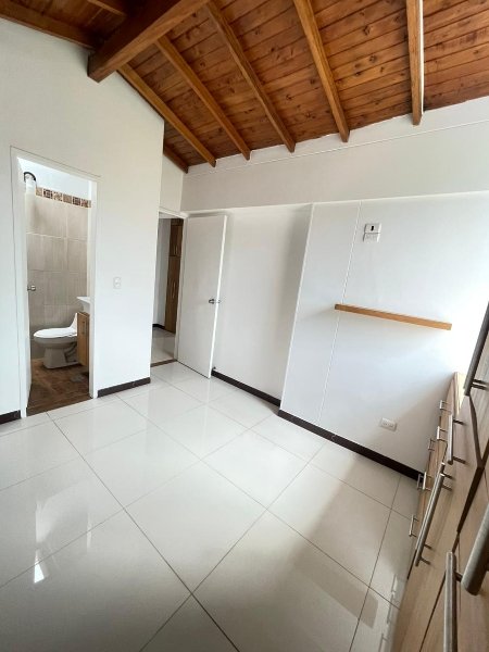 Apartamento en venta en Loma De Los Bernal, Medellín · foto 14 de 22