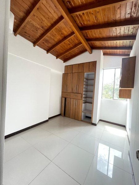Apartamento en venta en Loma De Los Bernal, Medellín · foto 17 de 22
